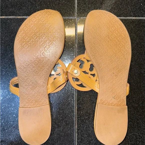 Tory Burch Tan Logo Sandals SZ 9 - Picture 2 of 5